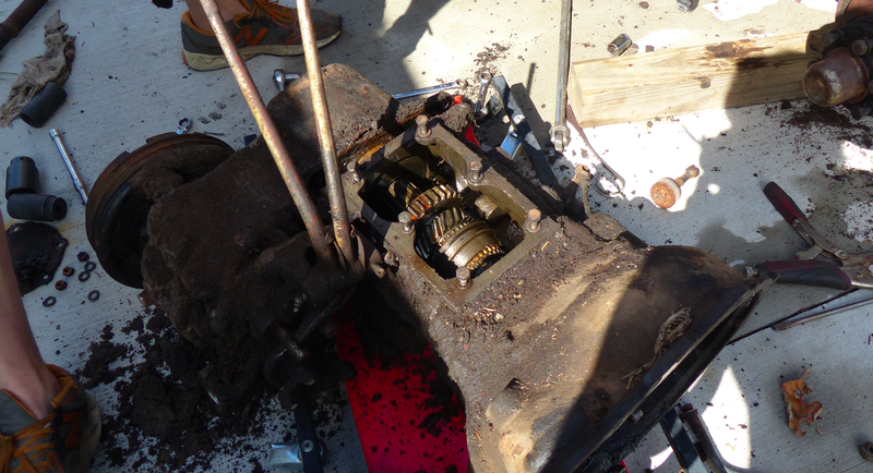 Illustration for article titled This Is What A Thoroughly Broken Manual Transmission Looks Like Inside